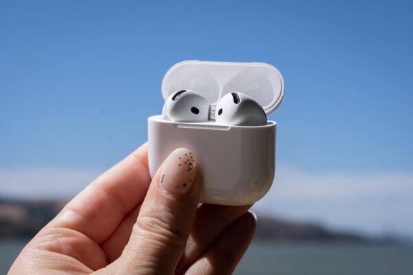 AirPods Đã Lỗi Thời? Vì Sao Apple Cần Ra Mắt Phiên Bản Mới NGAY LẬP TỨC